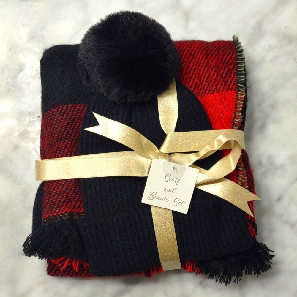 NWT Francesca's Houndstooth Hat Scarf Gift Set